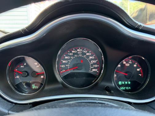 White 2013 Dodge Avenger SXT