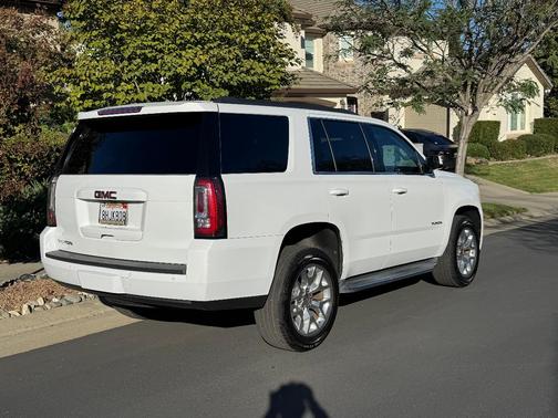 White 2018 GMC Yukon SLE