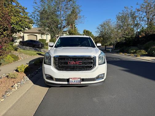 White 2018 GMC Yukon SLE
