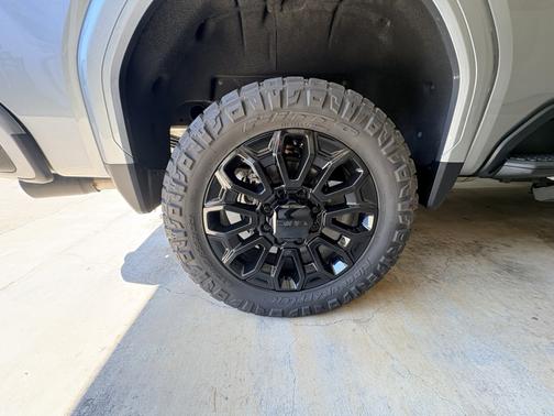 Gray 2025 GMC Sierra 2500 AT4
