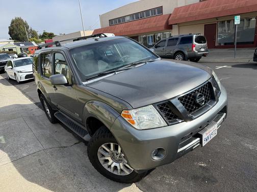 Gray 2008 Nissan Pathfinder SE