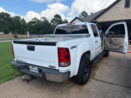 White 2012 GMC Sierra 1500 SLE