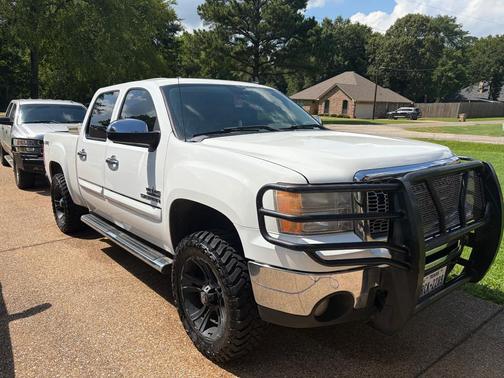White 2012 GMC Sierra 1500 SLE