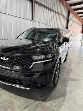 Black 2023 Kia Sorento S