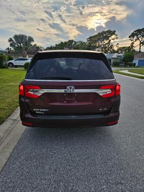 Red 2018 Honda Odyssey Elite