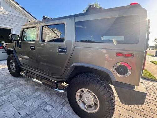 Green 2006 Hummer H2 Base