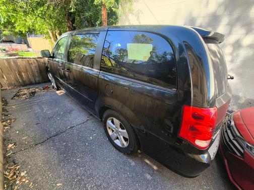 Gray 2012 Dodge Grand Caravan SXT
