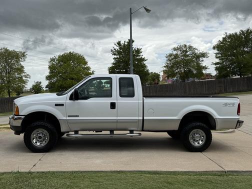 White 2001 Ford F-250 XLT SuperCab Super Duty