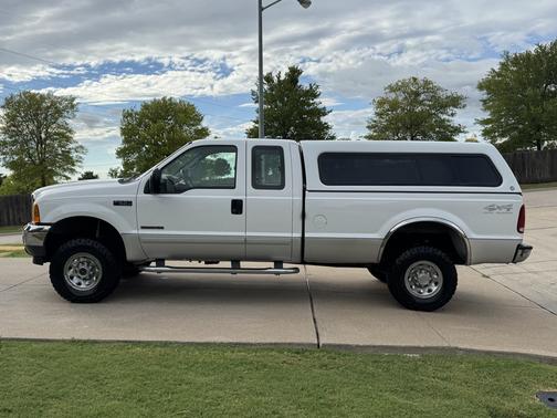 White 2001 Ford F-250 XLT SuperCab Super Duty