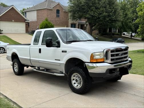 White 2001 Ford F-250 XLT SuperCab Super Duty