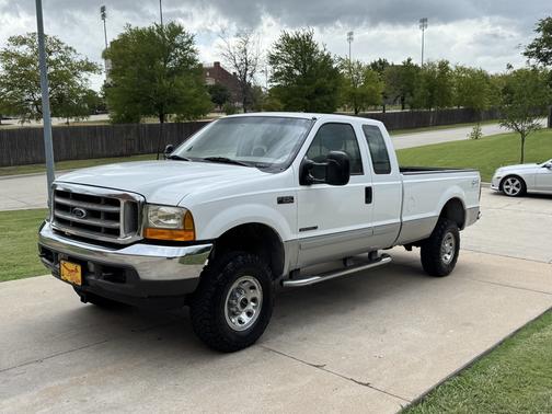 White 2001 Ford F-250 XLT SuperCab Super Duty
