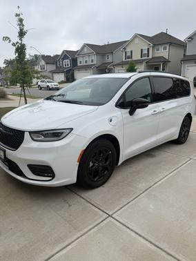 White 2025 Chrysler Pacifica Hybrid Premium S Appearance Pkg