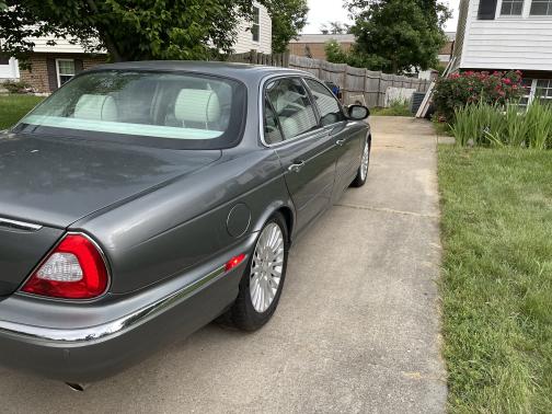 Photo 3 of 12 of 2005 Jaguar Vanden Plas Base
