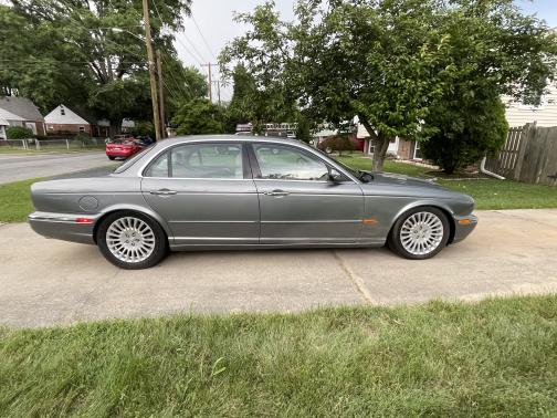 Photo 2 of 12 of 2005 Jaguar Vanden Plas Base