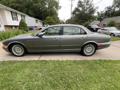 Photo 1 of 12 of 2005 Jaguar Vanden Plas Base