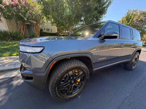 Gray 2023 Rivian R1S Adventure Quad-Motor Large Package