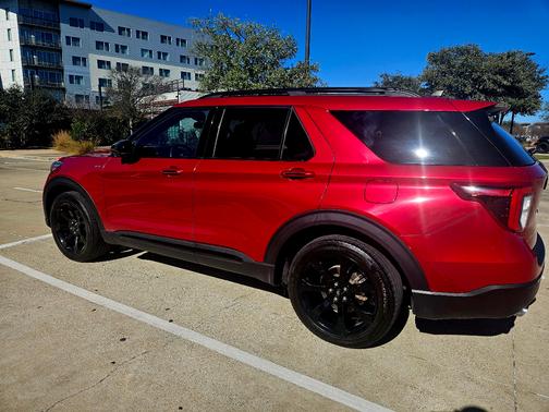 Red 2022 Ford Explorer ST-Line