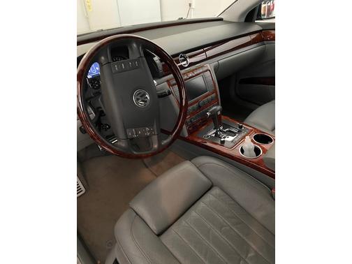 Photo 2 of 6 of 2005 Volkswagen Phaeton W12
