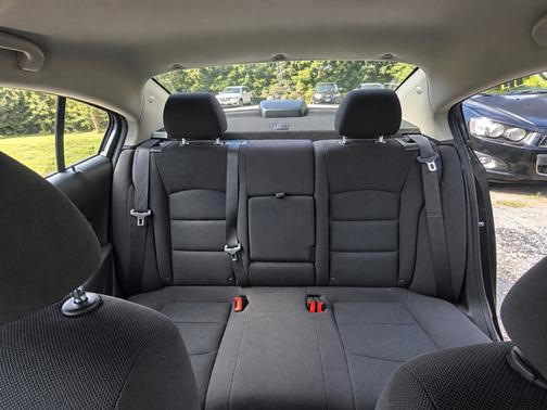 Black 2015 Chevrolet Cruze 1LT