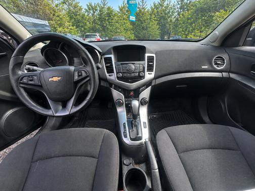 Black 2015 Chevrolet Cruze 1LT