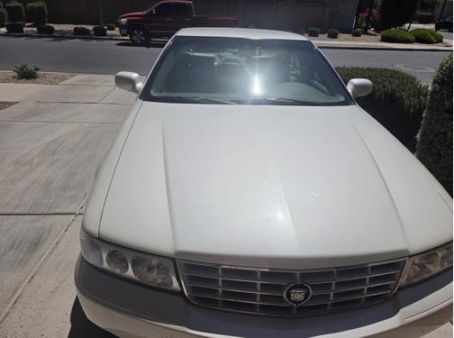 Beige 2000 Cadillac Seville SLS