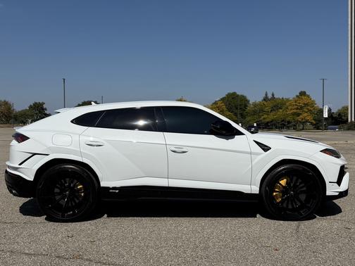 2024 Lamborghini Urus S
