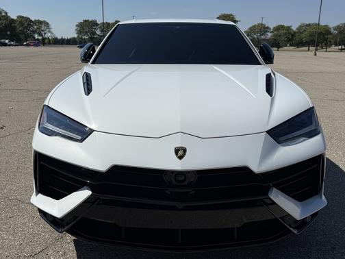 2024 Lamborghini Urus S