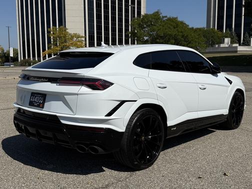 2024 Lamborghini Urus S