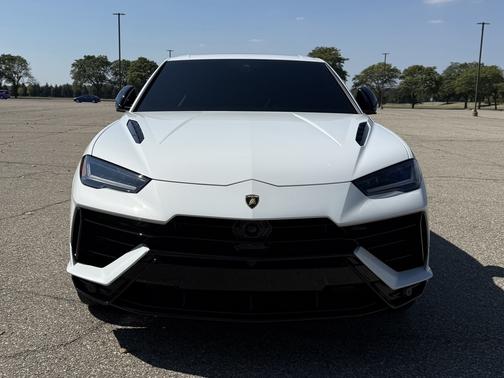 2024 Lamborghini Urus S
