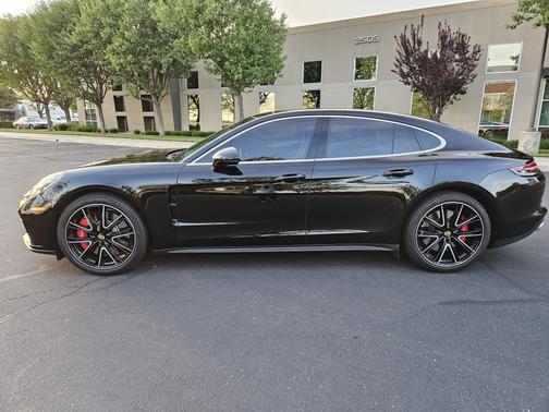 2018 Porsche Panamera Turbo