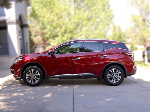 Red 2017 Nissan Murano SL