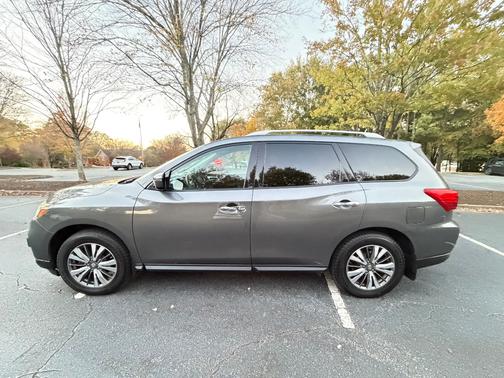 2017 Nissan Pathfinder SV