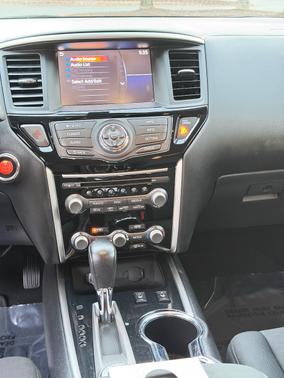 2017 Nissan Pathfinder SV