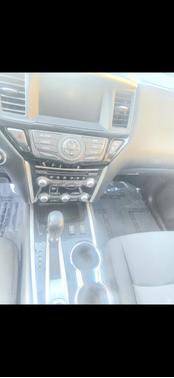 2017 Nissan Pathfinder SV