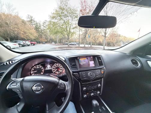 2017 Nissan Pathfinder SV