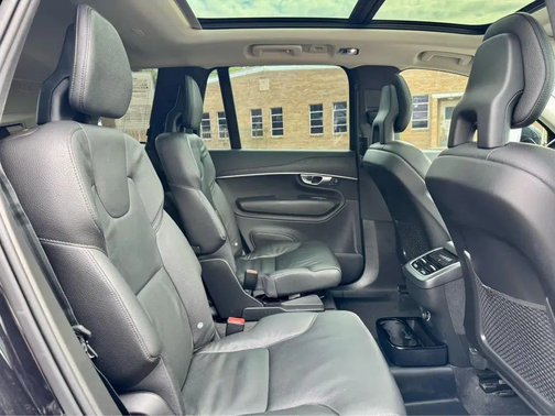 2020 Volvo XC90 T6 Momentum