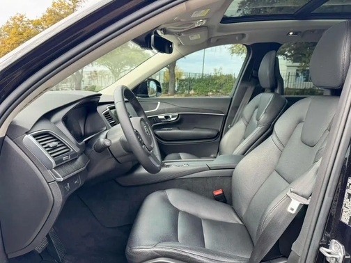 2020 Volvo XC90 T6 Momentum