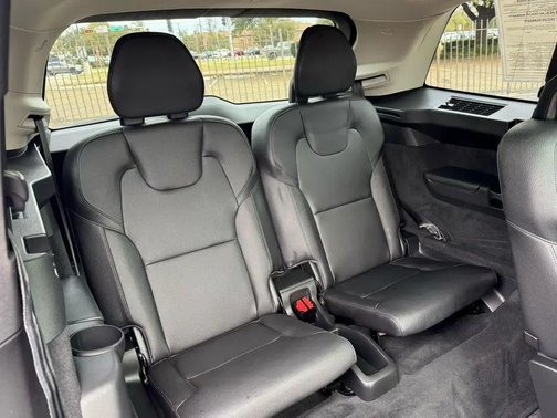 2020 Volvo XC90 T6 Momentum