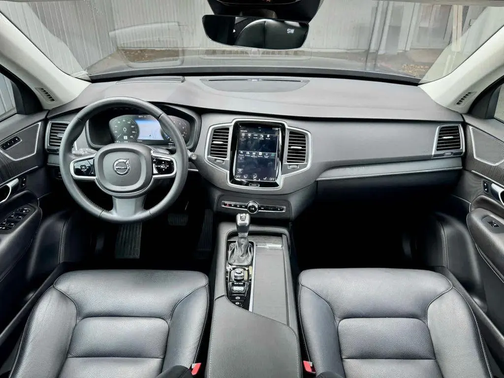 2020 Volvo XC90 T6 Momentum