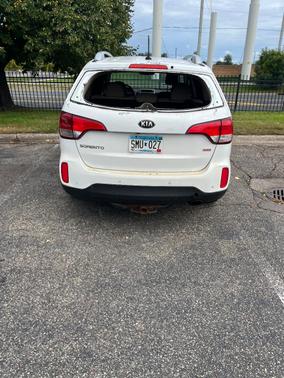 White 2014 Kia Sorento LX