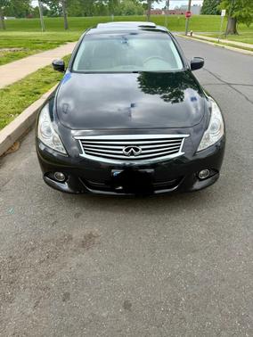 Black 2013 INFINITI G37 x