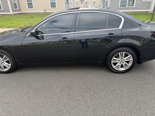 Black 2013 INFINITI G37 x
