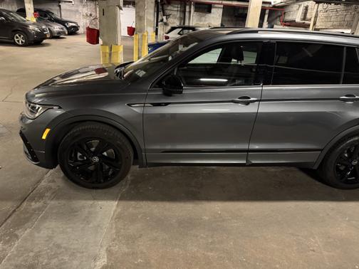 2024 Volkswagen Tiguan 2.0T SE R-Line Black