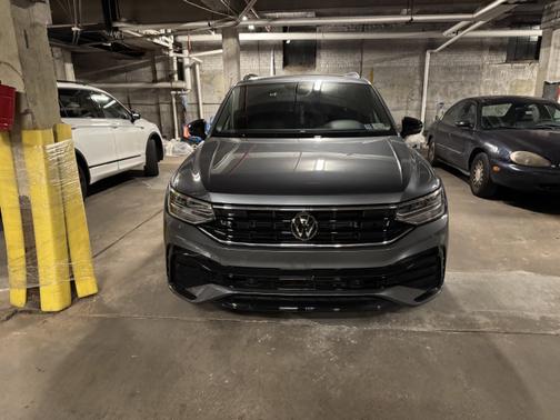 2024 Volkswagen Tiguan 2.0T SE R-Line Black
