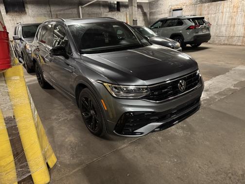 2024 Volkswagen Tiguan 2.0T SE R-Line Black