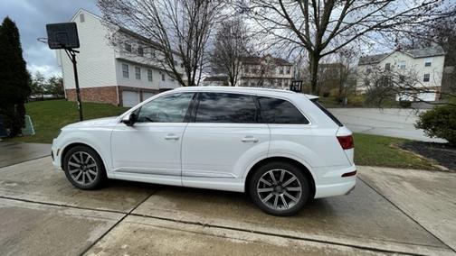 Photo 2 of 6 of 2017 Audi Q7 3.0T Premium