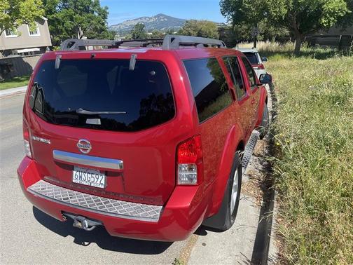 Red 2012 Nissan Pathfinder SV