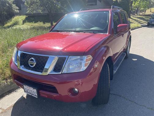 Red 2012 Nissan Pathfinder SV