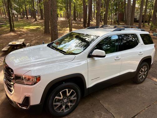 White 2020 GMC Acadia SLE