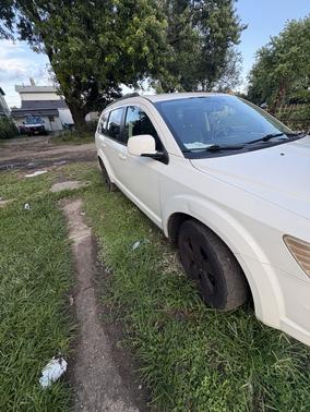 White 2010 Dodge Journey SXT